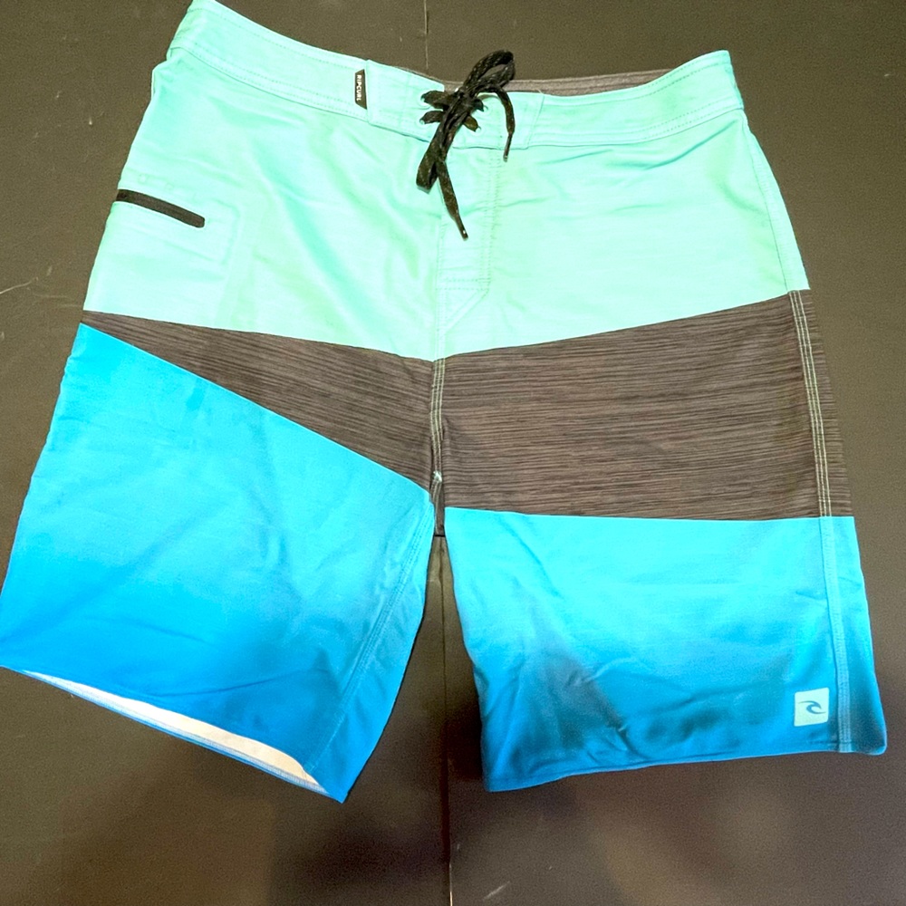 O’Neil Size 34 - Surf Trunks